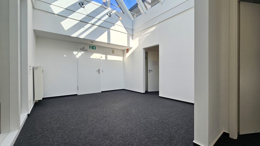 Kanzlei, Büro oder Beauty - barrierefreies Gewerbe mit Atrium, flexible Vertragslaufzeit!